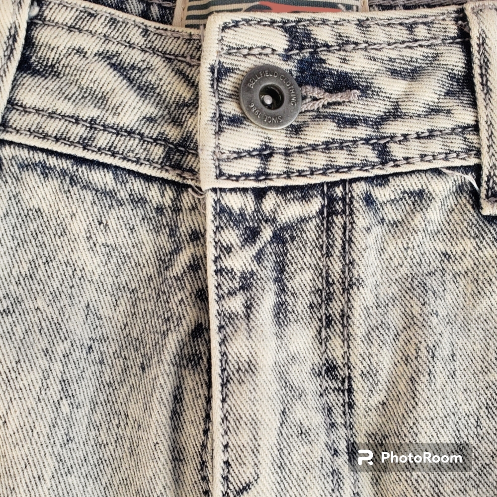 SOLD Bellfield acid wash embroidered floral cut off jean shorts - Picture 5 of 10